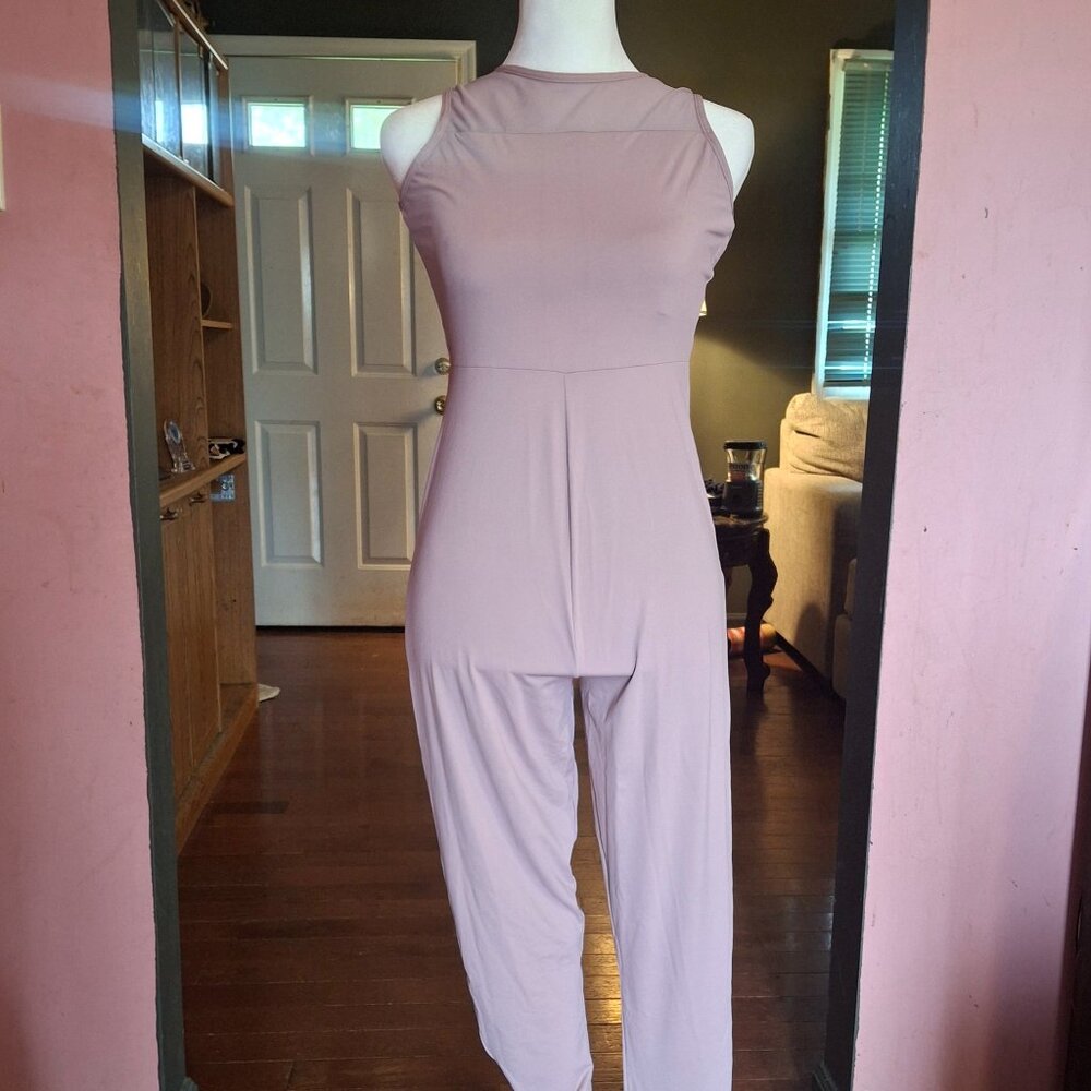 NEW WITH TAGS Halara Round Neck Sleeveless Backless Jumpsuit